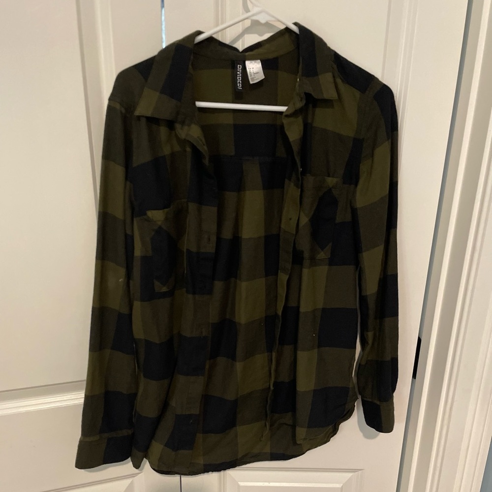 L/S button-up shirt in black + dark green plaid